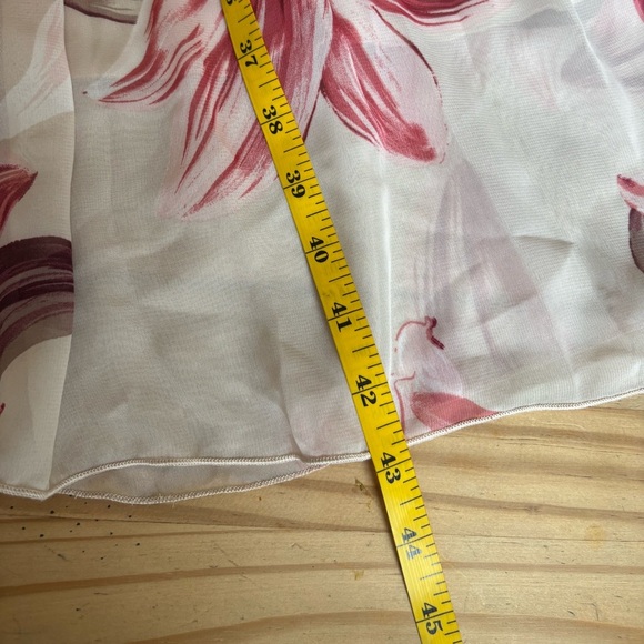 Chic Floral Midi Dress in Pink and Cream - Picture 9 of 9